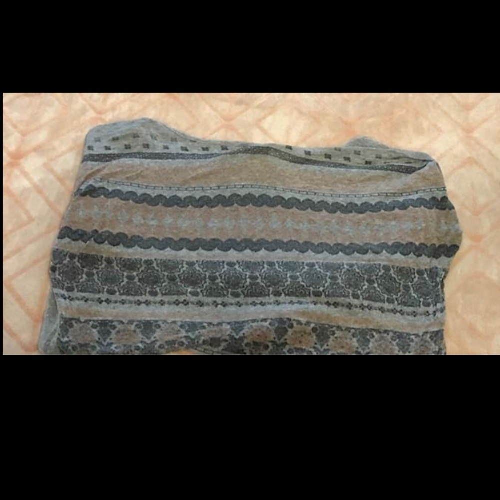 Light weight, quarter length sleeve